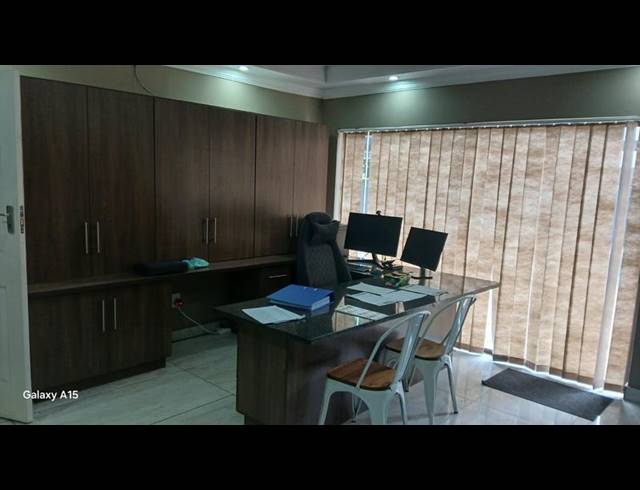 OFFICE PROPERTY TO RENT IN FLAMWOOD